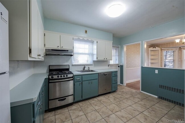Building Photo - 485 Mineola Blvd