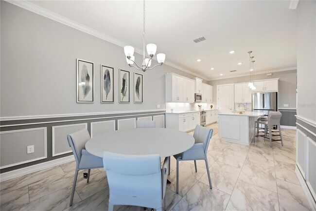 Building Photo - 645 Maraviya Blvd