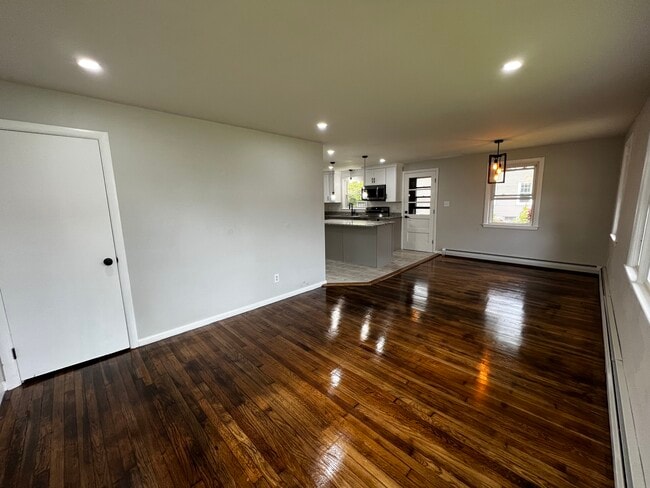 Building Photo - 388 Burncoat St