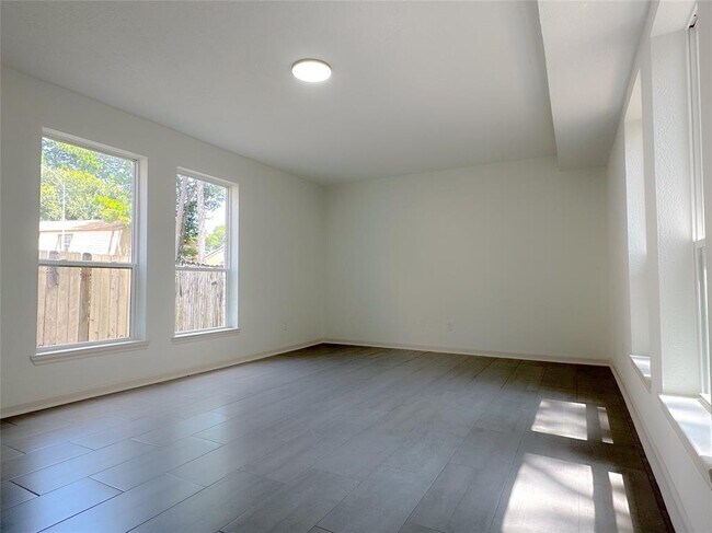 Building Photo - 17809 Cluster Ct