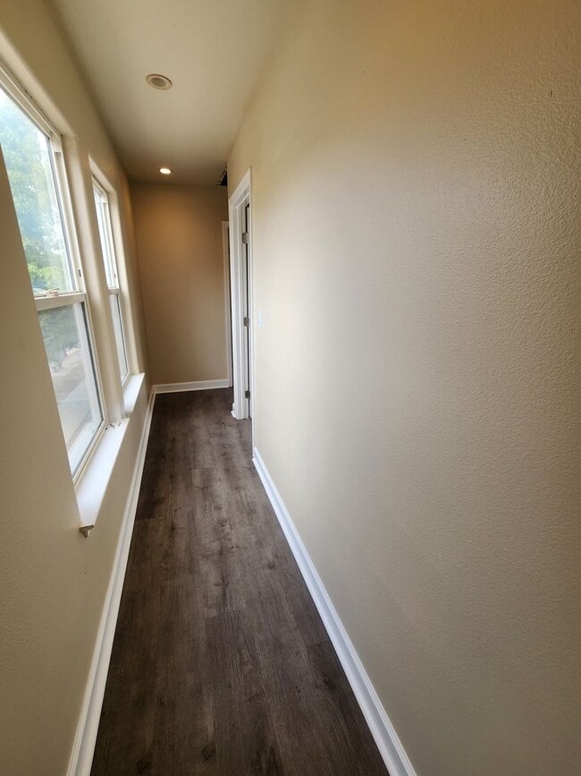 Building Photo - 521 Adina Way