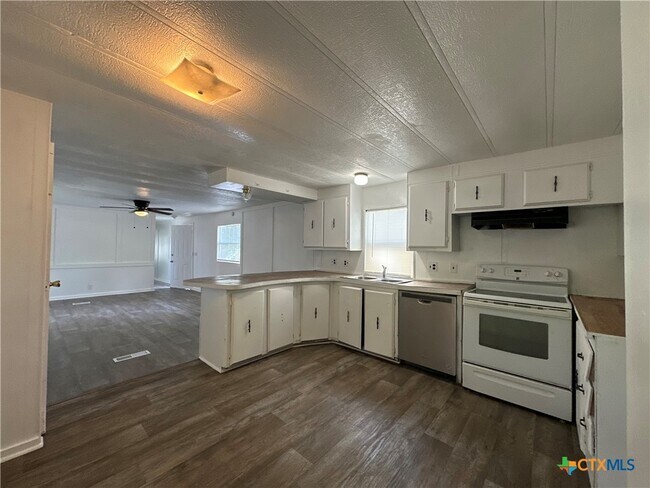 Building Photo - 311 Meadow Lake Dr