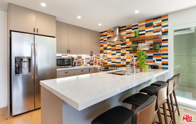 Building Photo - 6623 Esplanade