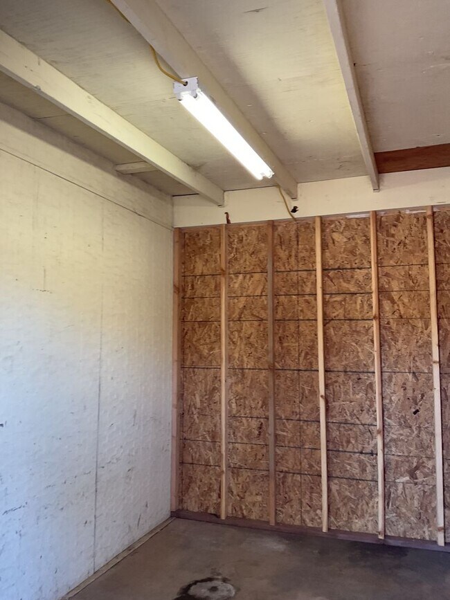 Building Photo - 5519 Paloma Ave