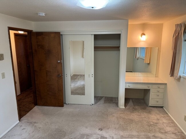 Building Photo - Updated 2 bedroom 1 bathroom house in Eugene!