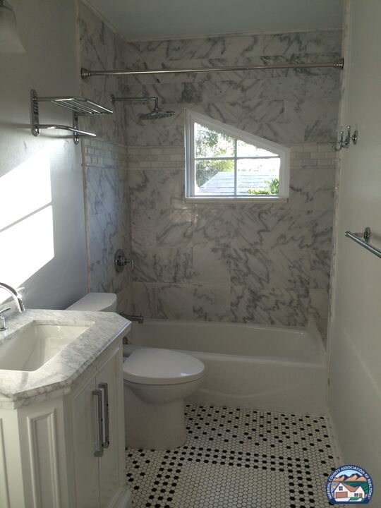 Building Photo - 1075 Hayes Ave