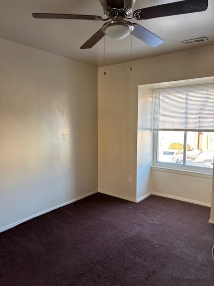 Building Photo - 32 Chelsea Cir