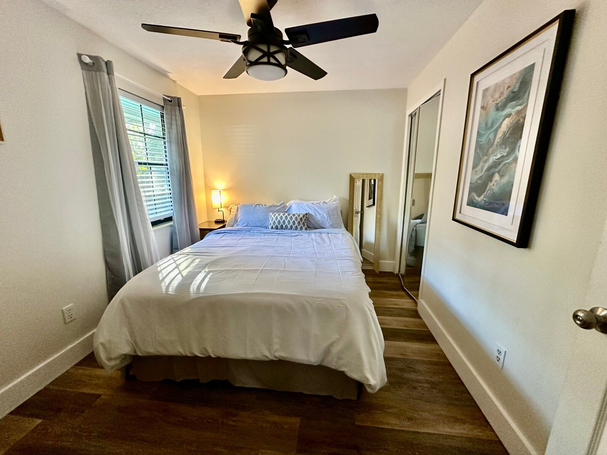 Building Photo - 1712 NE 5th Ct