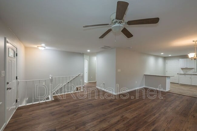 Building Photo - 257 Barfield Ave SW