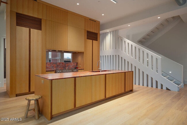 Building Photo - 50 W Palm Ln