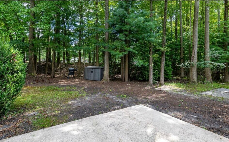 Building Photo - 8 Regent Ct