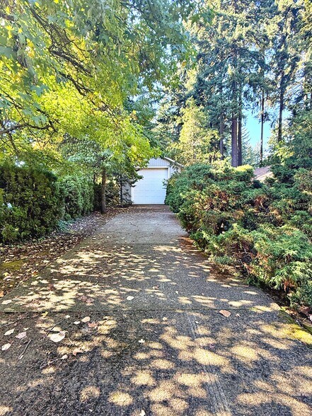 Building Photo - 1111 NE 112th Ave