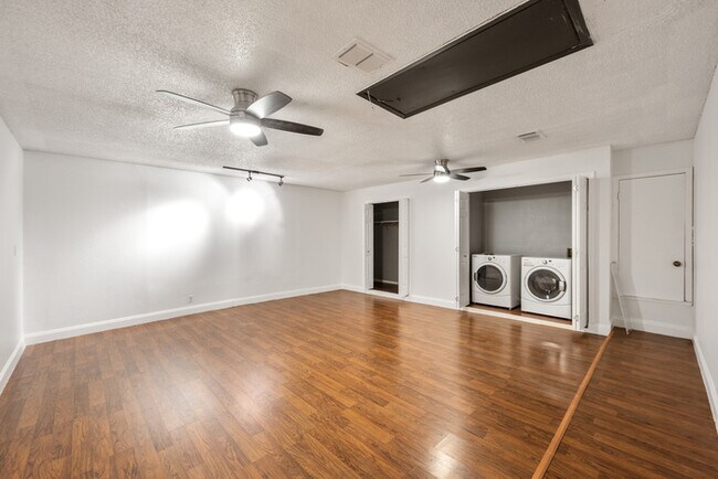 Building Photo - 1153 Brookswood Ave