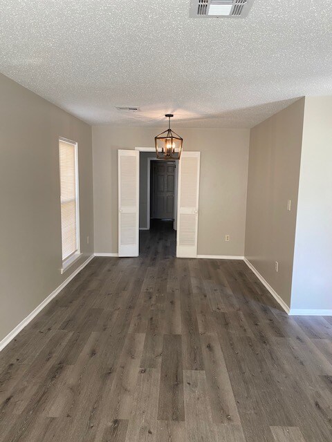 Building Photo - 5725 Belleau Dr