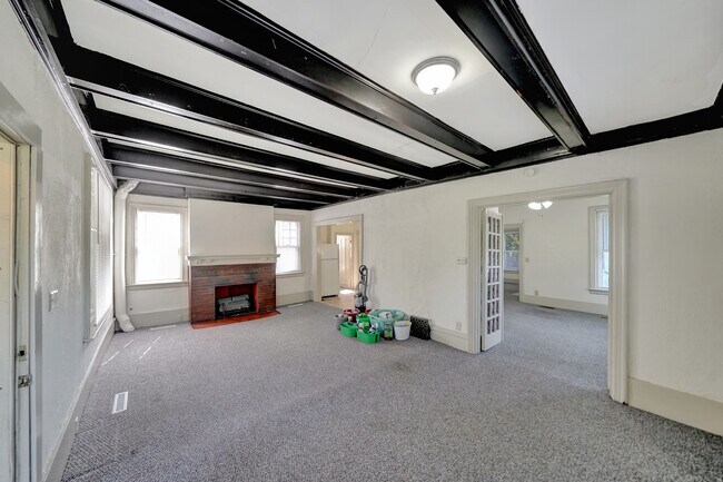 Building Photo - 905 E St