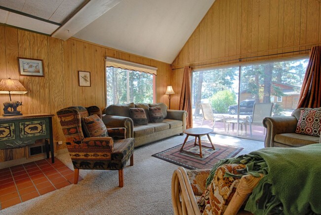 Building Photo - SKI LEASE: Tahoe Vista, Sleep 2-5, Wood Stove