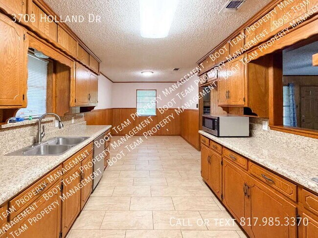 Building Photo - 3708 Holland Dr