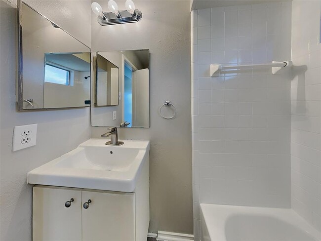Building Photo - 15810 Murrelet Ct