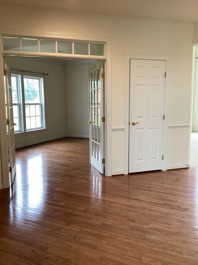 Building Photo - House in Country Club Estates