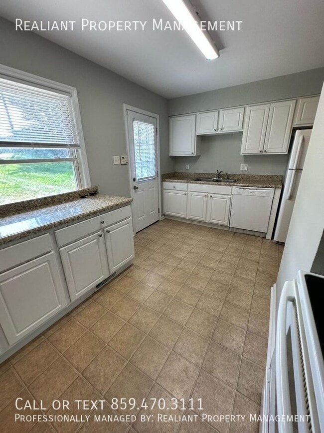 Building Photo - 124 Tartan Dr