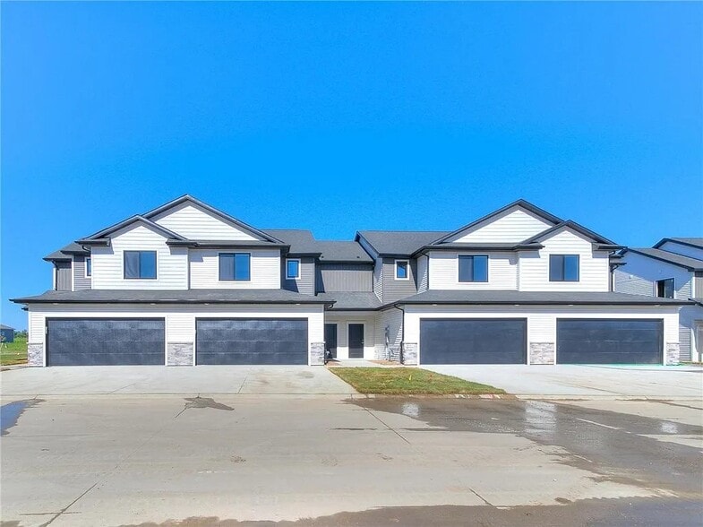 Building Photo - 6935 Bluebell Ct