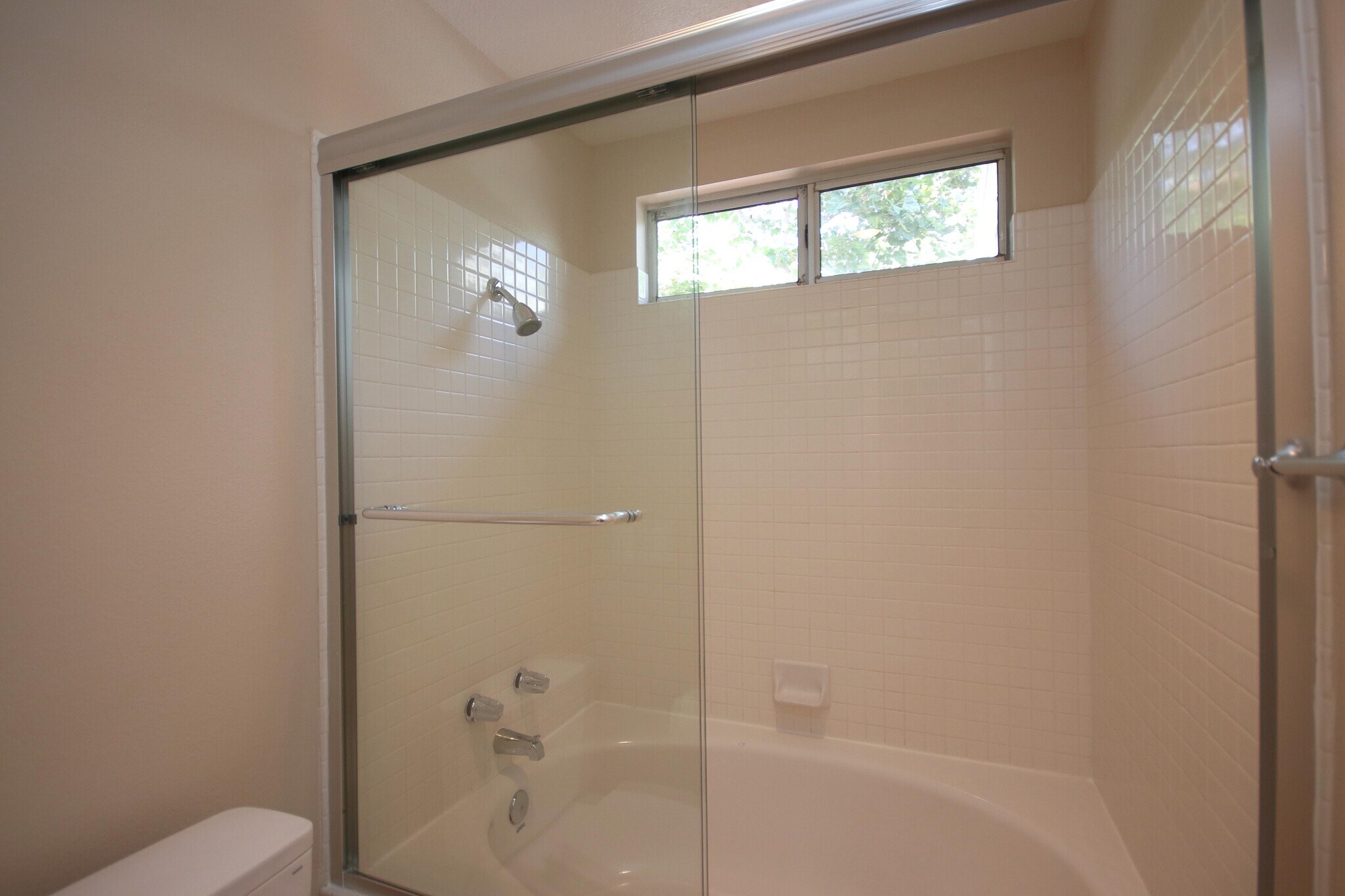 Building Photo - 1074 Rocton Dr