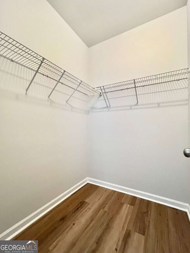 Building Photo - 370 Broadmoor Dr