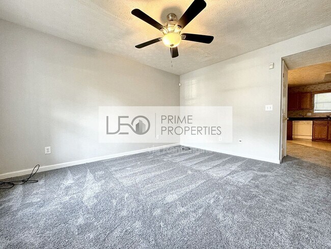 Building Photo - 5916 Dogwood Manor