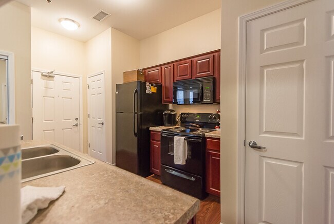 Interior Photo - Morton Grad Apartments