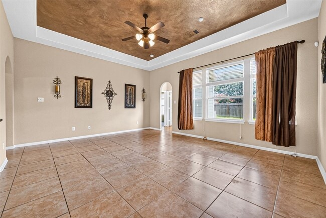 Building Photo - 26738 Henson Falls Dr