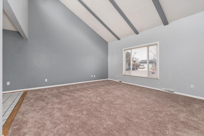 Building Photo - 5025 E Weaver Ave