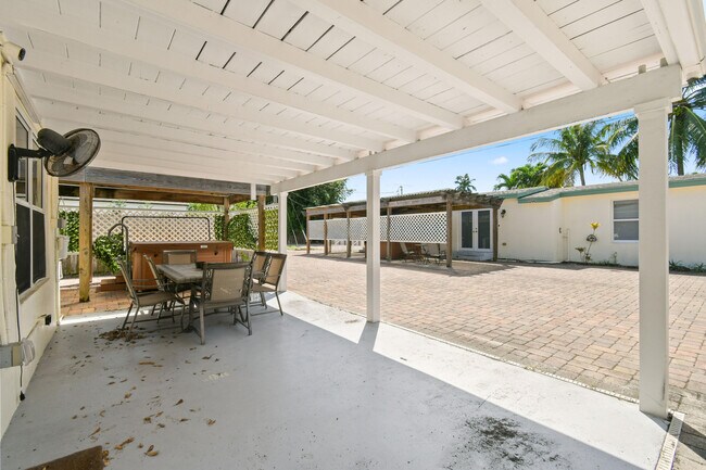 Building Photo - 244 Greymon Dr