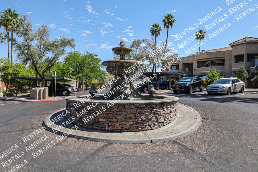 Building Photo - 1720 E Thunderbird Rd