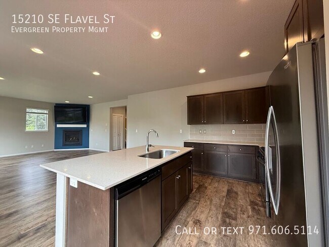 Building Photo - 15210 SE Flavel St