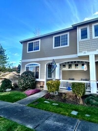 Building Photo - 736 Glenmore Loop