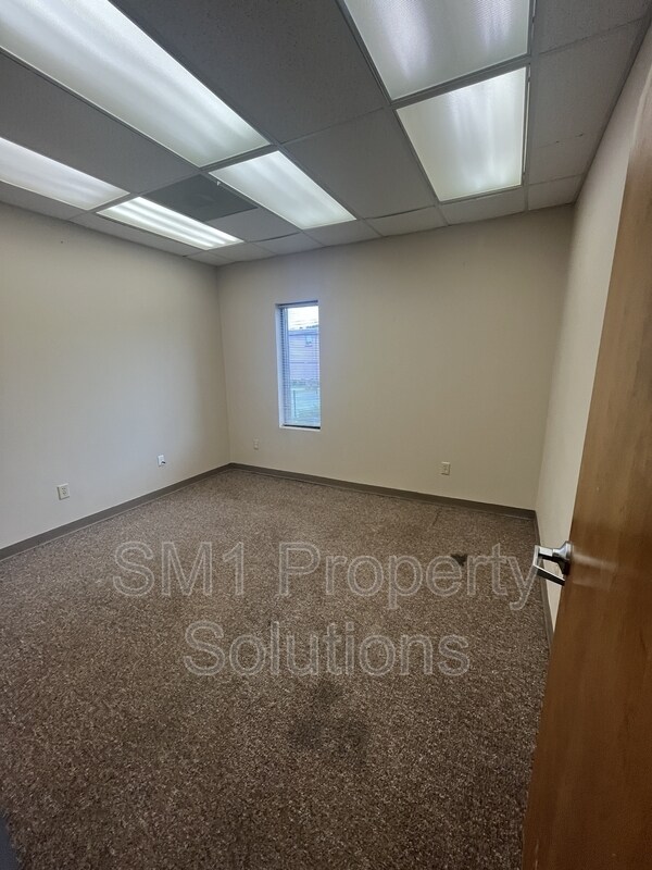 Building Photo - 2312 S Main St