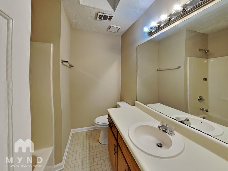 Building Photo - 2971 Meadow Ln