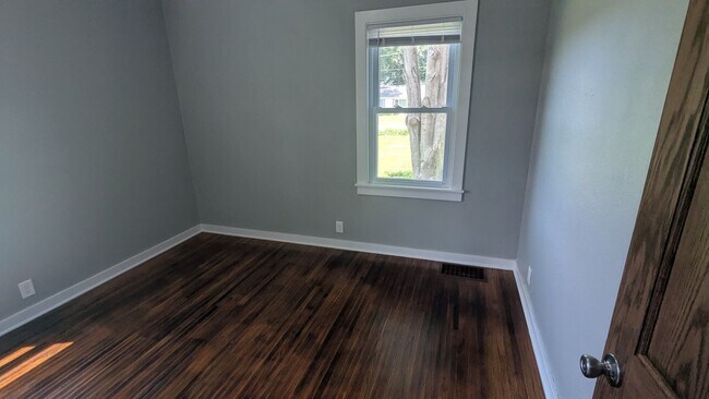 Building Photo - Updated acreage  3 bedroom, 1 bath in Waterloo