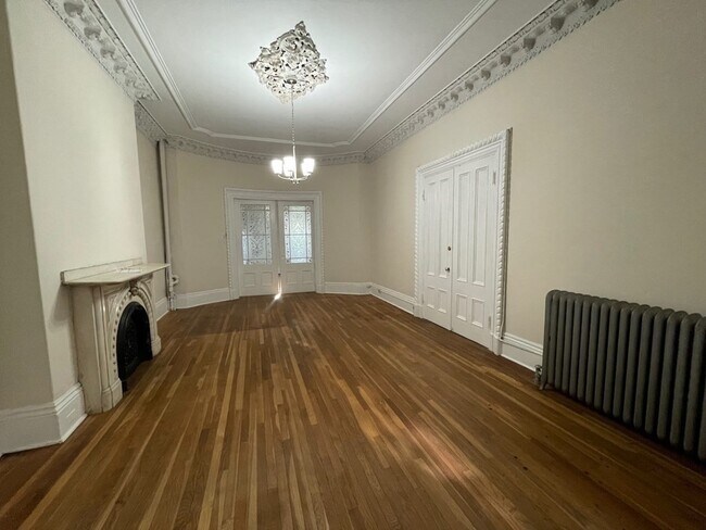Building Photo - 33 Upton St