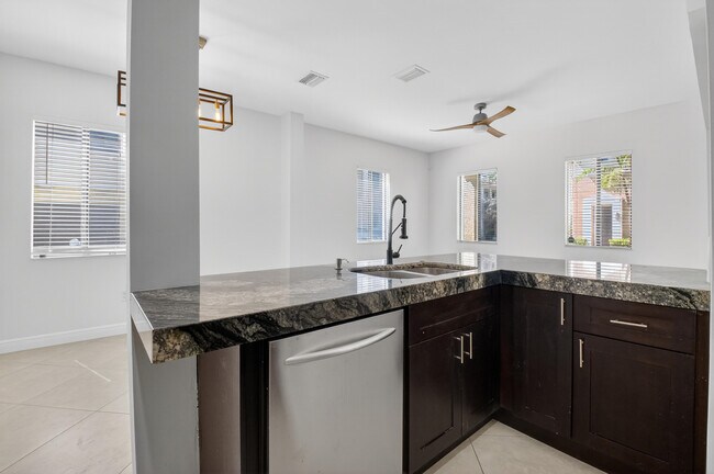 Building Photo - 2515 Venetian Ct