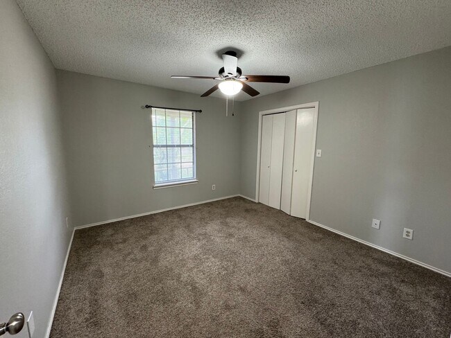 Building Photo - Updated Midway ISD 5 Bedroom
