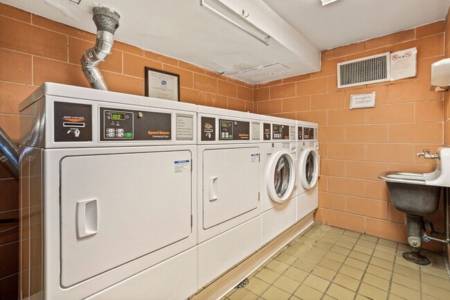 Building Photo - Available Now! 1 Bed / 1 Bath Condo in the...