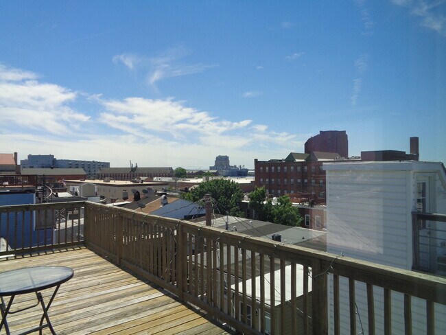 Building Photo - 2727 Hudson St