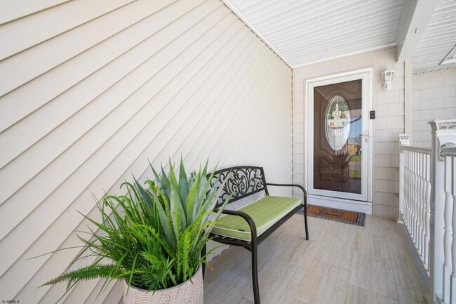 Building Photo - 10 Explorer Rd