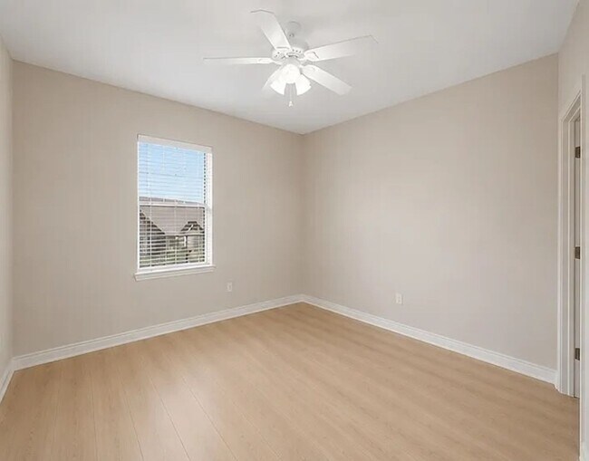 Building Photo - Texas A&M Living at Its Best – Newly Remodeled 4BR/4BA in The Barracks