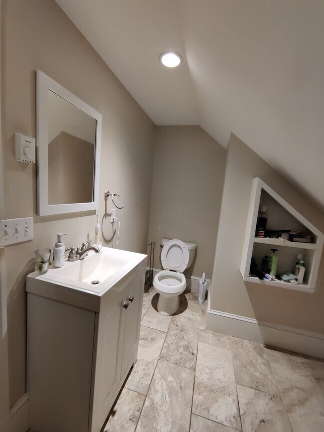 Building Photo - No brokers fee, Large Recently Renovated Unit, Free Laundry, Parking Included, Stainless Steel Ap...