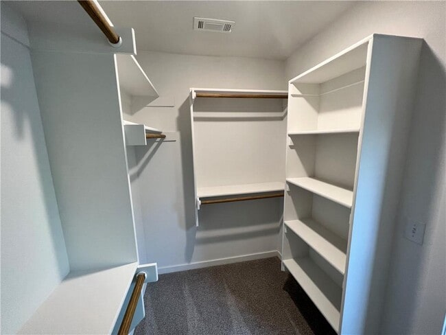 Building Photo - 554 N Cresswell Dr