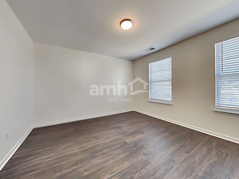 Building Photo - 121 Hyrne Dr