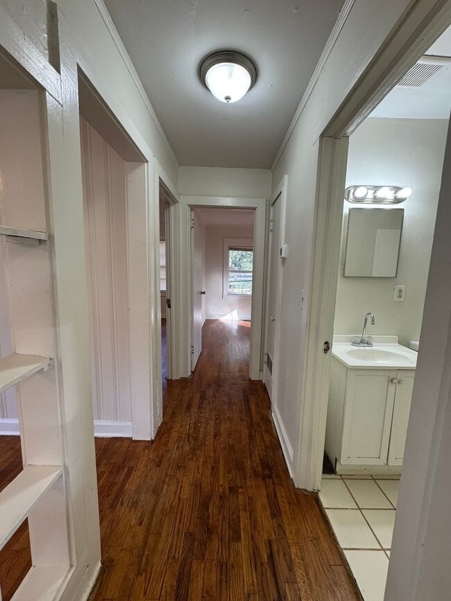 Building Photo - 2/1 House in East Rome with bonus room- $995