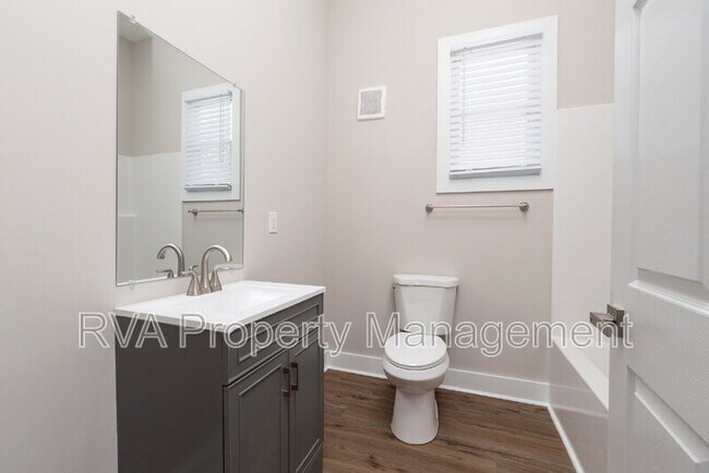 Building Photo - 9800 Golf Course Dr